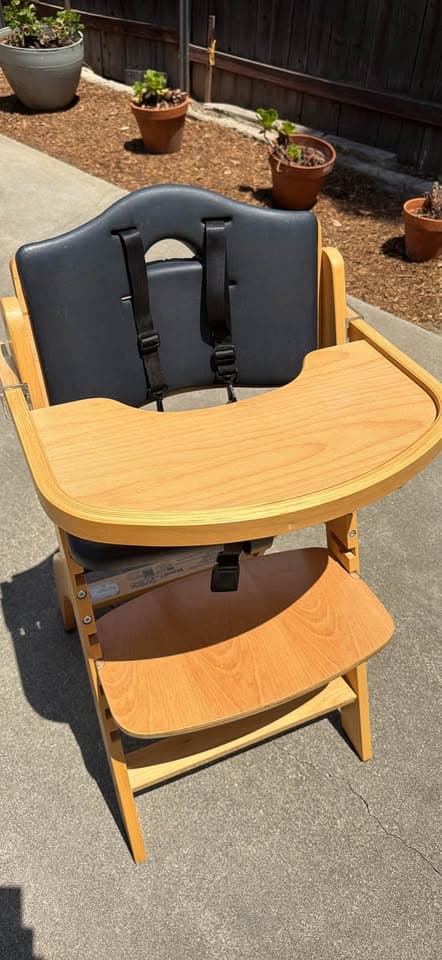Abiie Beyond Junior Y Wooden Convertible High Chair — photo 2