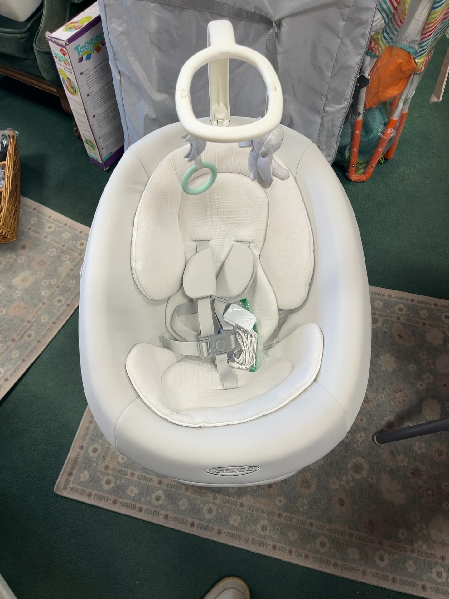 Smart Sense Graco DreamGlider Baby Swing/Rocker with Toy Bar — photo 2