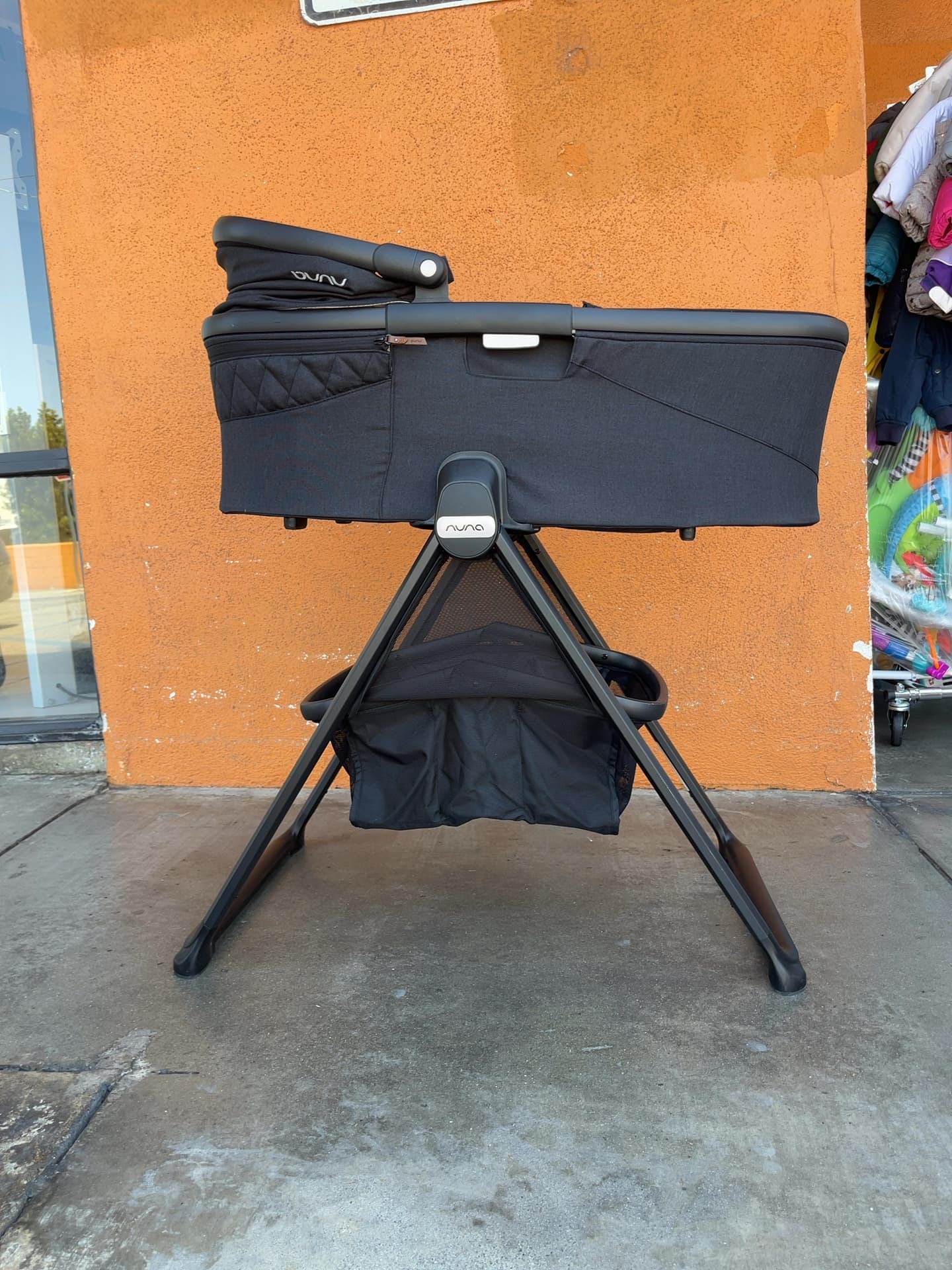 Nuna Sena Aire Bassinet with Stand