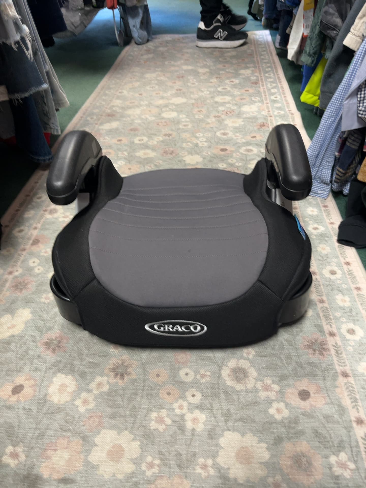 Graco Backless Booster Car Seat with Cup Holders — photo 2